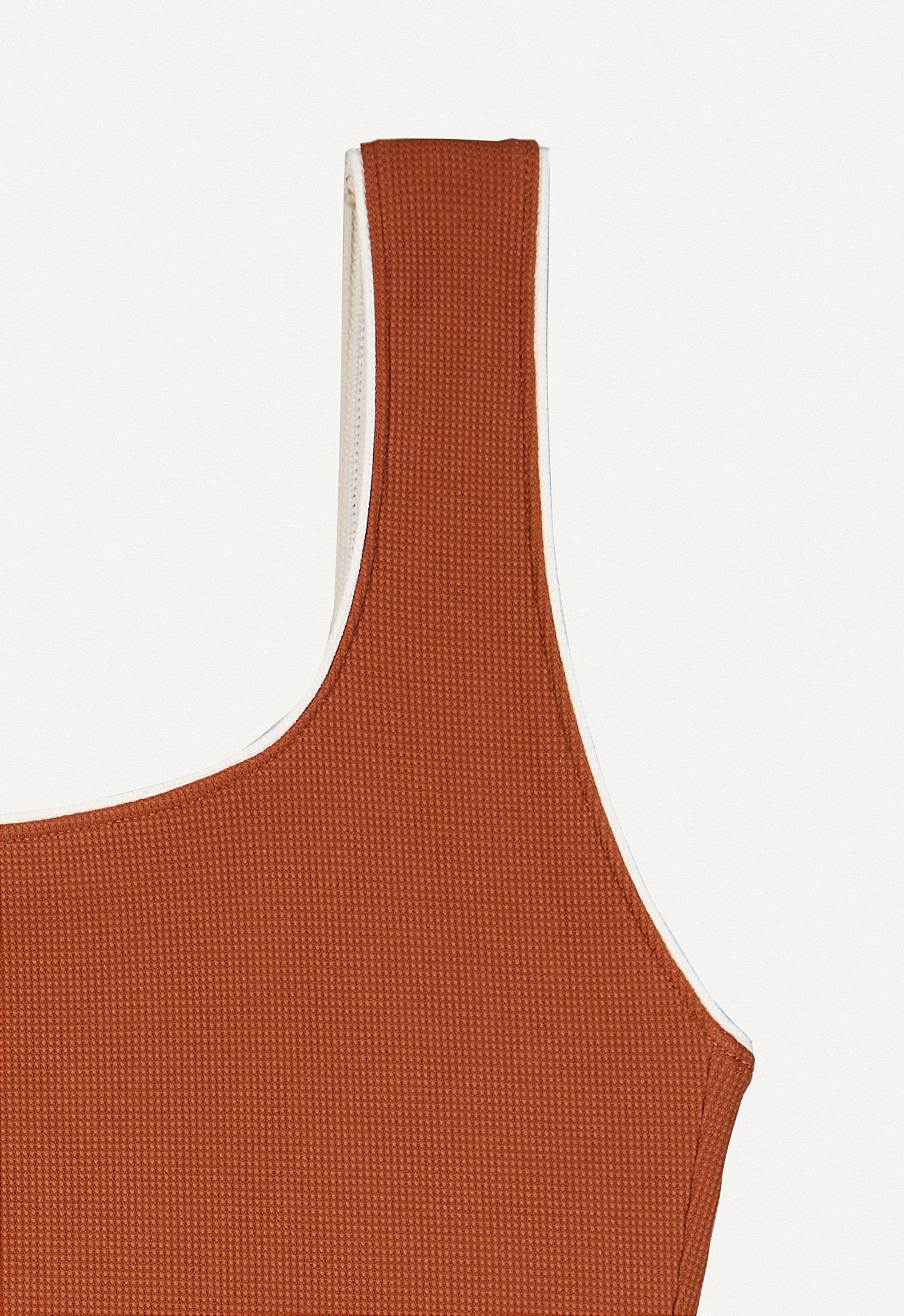 Badeanzug „Zephyr“ in Kastanienbraun Piqué