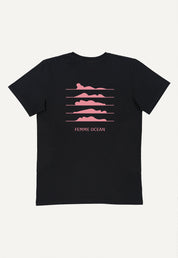 T-Shirt Unisex in Schwarz / „Femme Ocean“ in Rosa