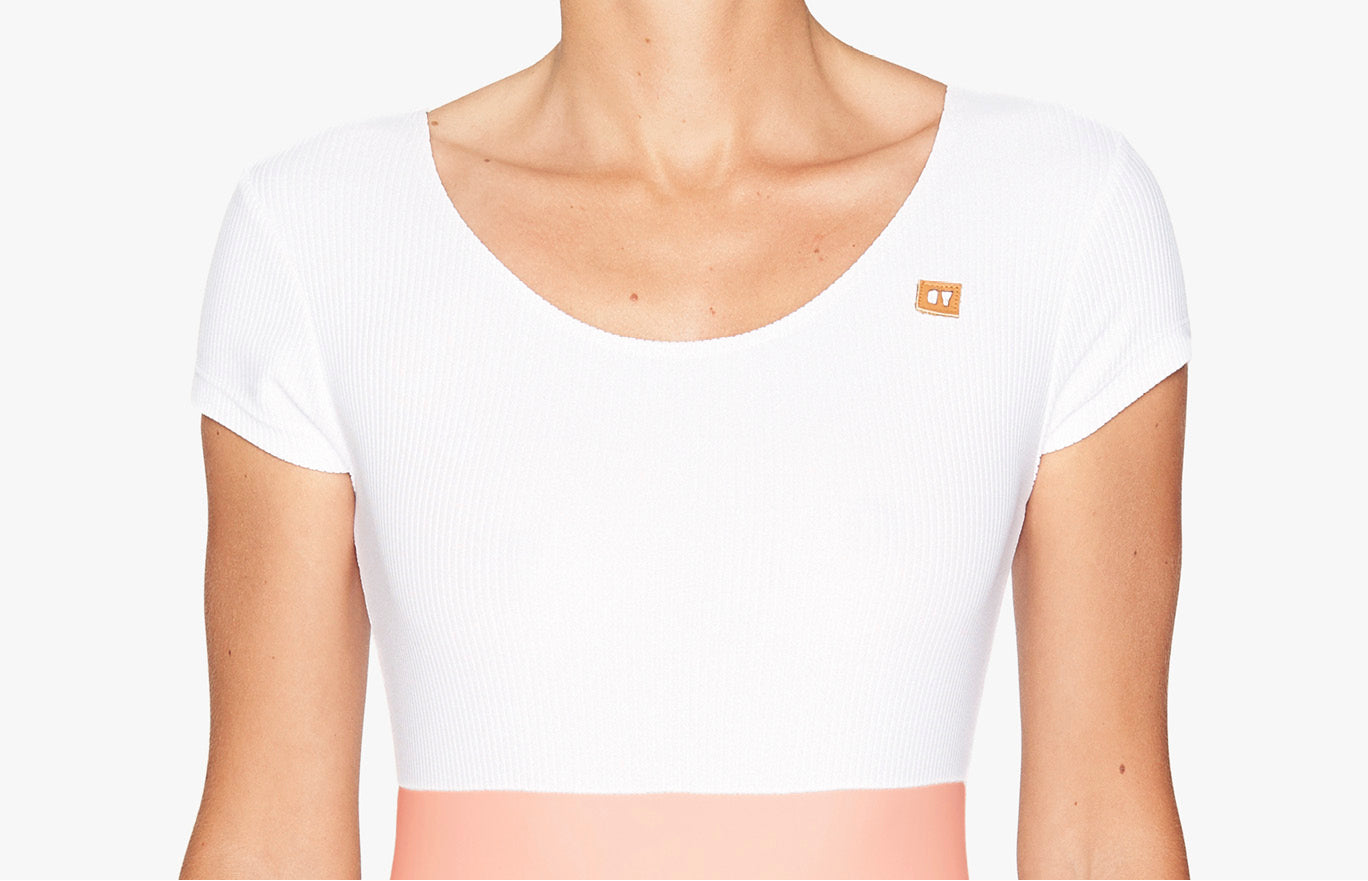 Surfanzug „Sawu“ in blass orange und weiss gerippt
