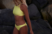 Surf Bikini Oberteil „Lou“ in etereo gelb