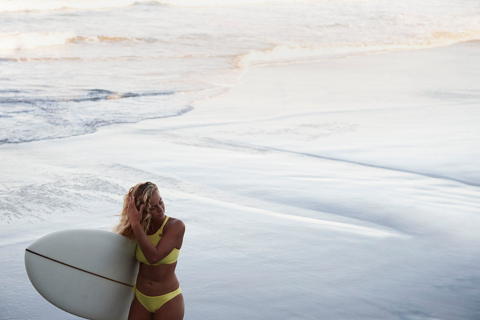 Surf Bikini Oberteil „Lou“ in etereo gelb