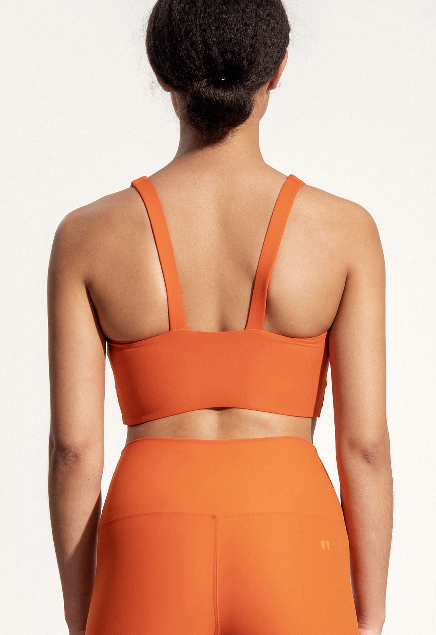 Oy-Yoga-Activewear-20-Top-Elin-tangerine-02.jpg