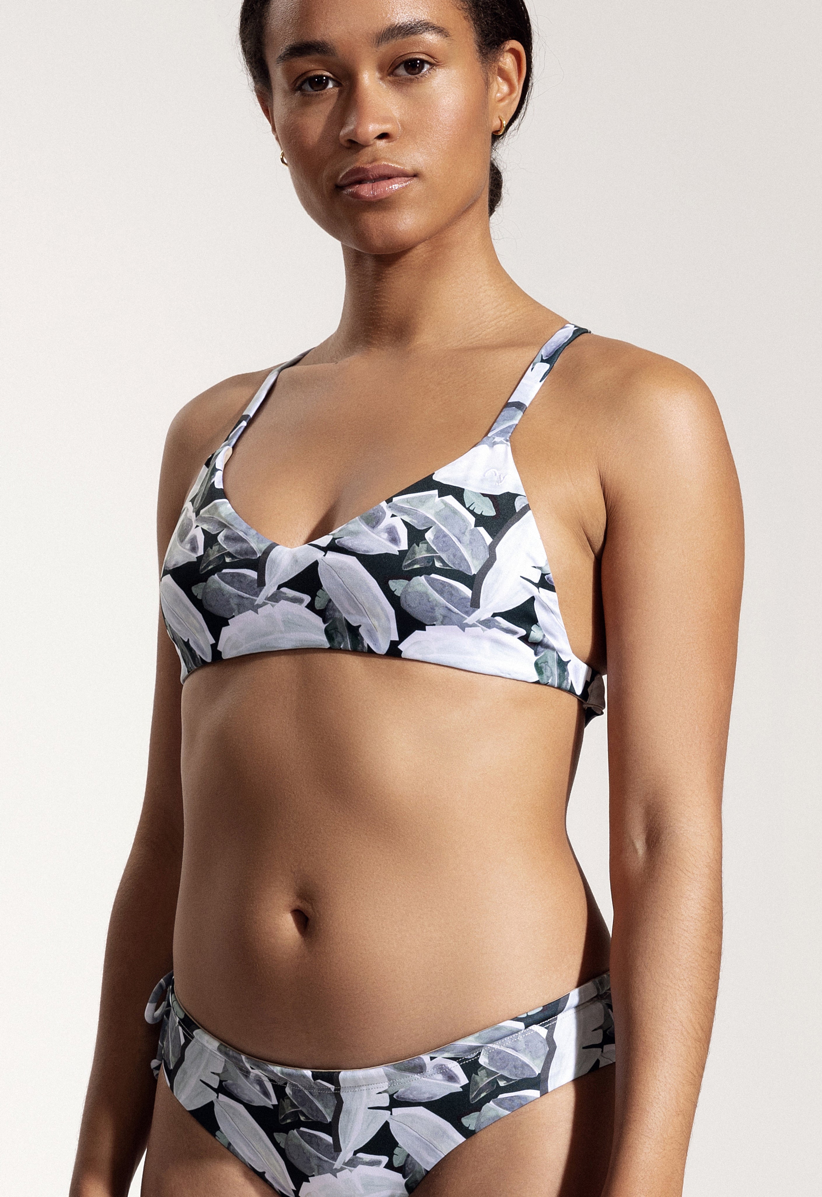 Surf Bikini Top "Dace" with leaf print